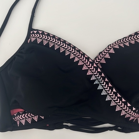 Vs PINK Black Wrap Macrame Swimsuit Top Bikini Cutout Embroidery Crossover L - Picture 2 of 6